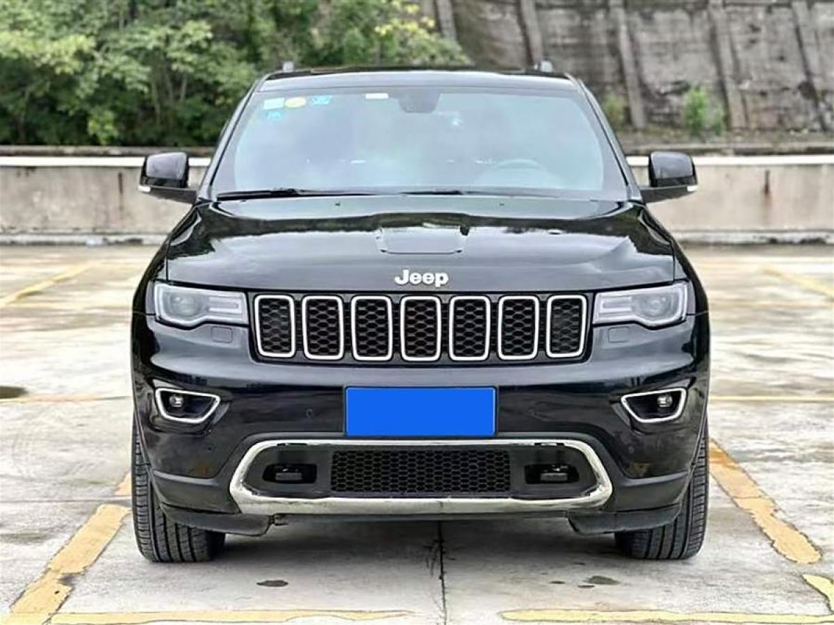 2018年12月Jeep 大切諾基  2017款 3.0L 舒享導(dǎo)航版