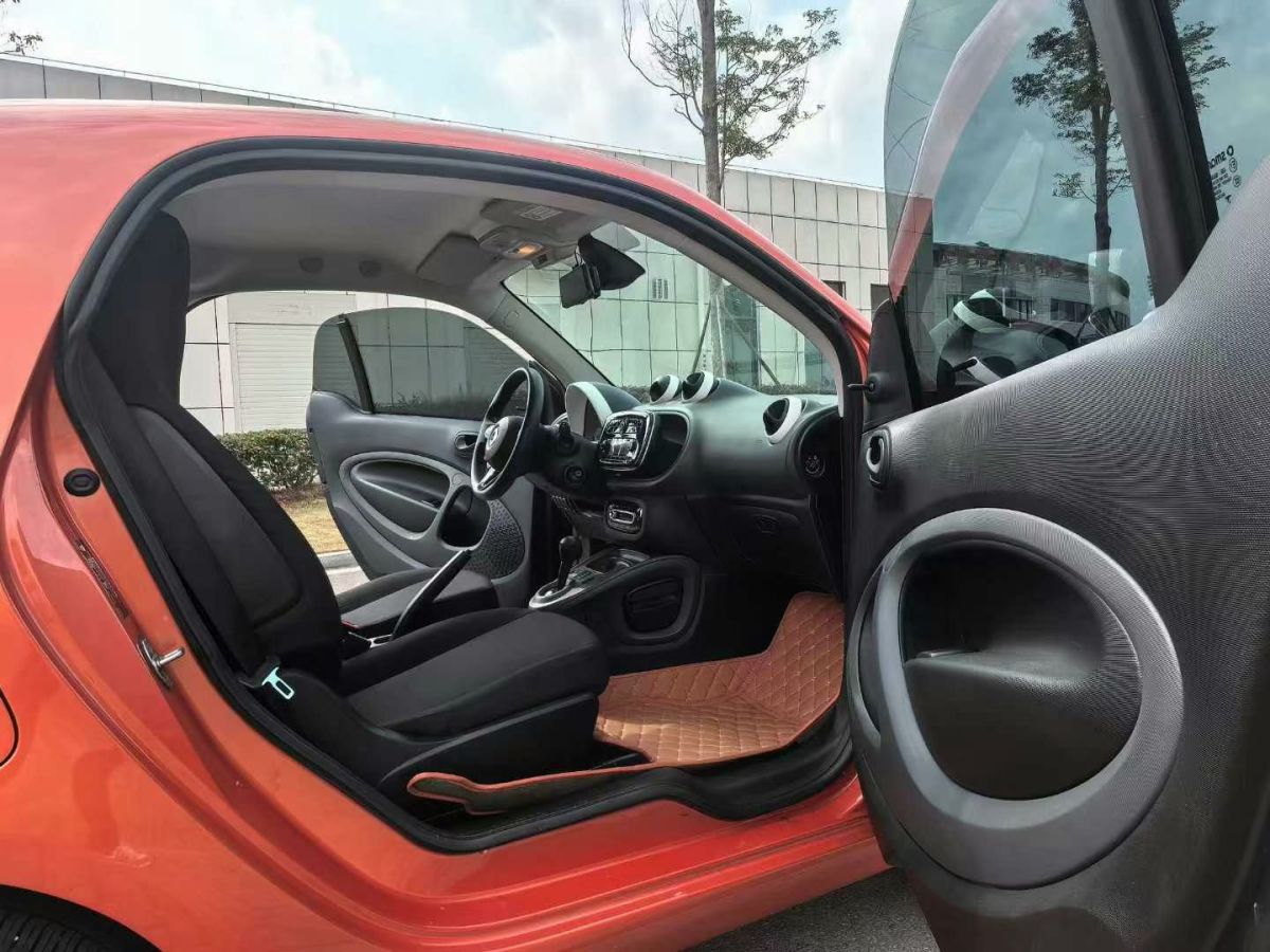 smart fortwo  2016款 0.9T 66千瓦敞篷先鋒版圖片