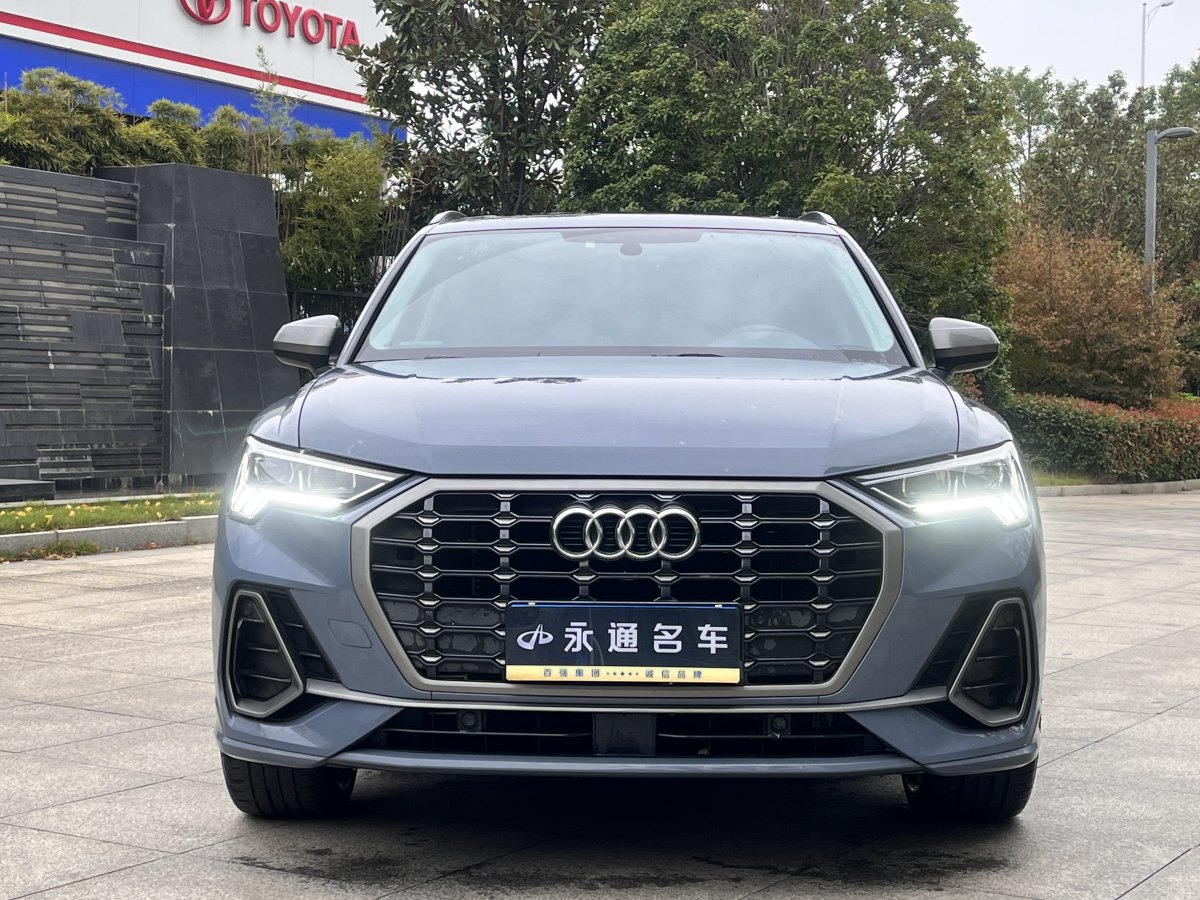 2022年4月奧迪 奧迪Q3  2022款 40 TFSI RS套件燃速型