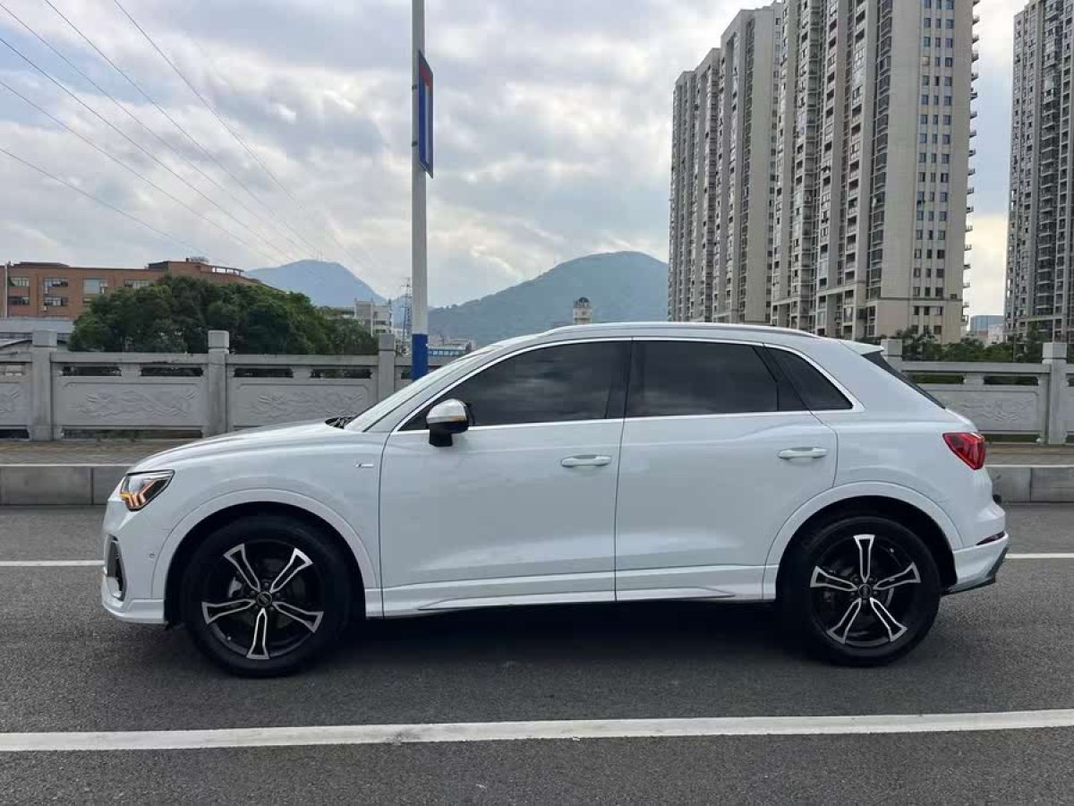 奧迪 奧迪Q3  2019款  35 TFSI 時(shí)尚動(dòng)感型圖片