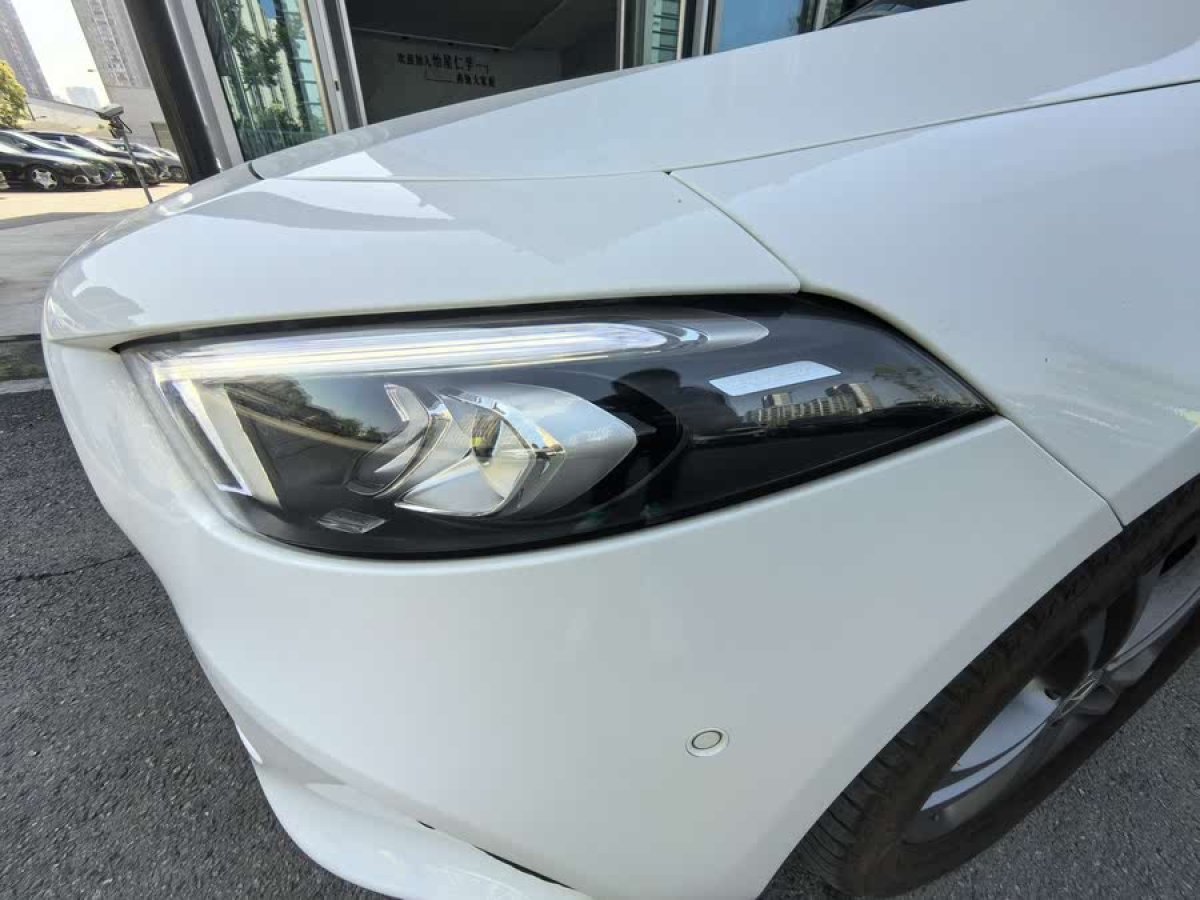 奔馳 奔馳A級  2020款 改款 A 200 L 運動轎車動感型圖片