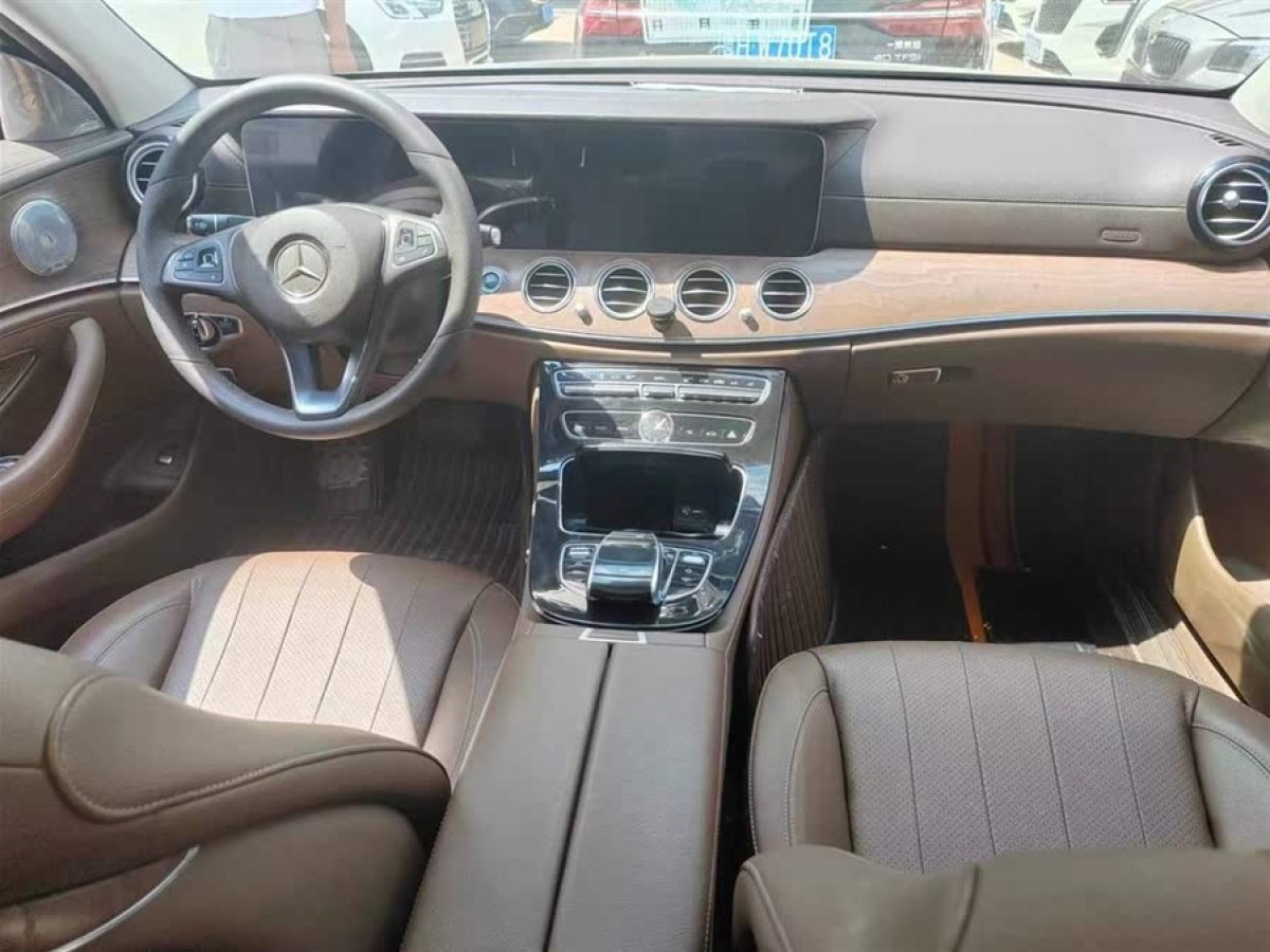 奔馳 奔馳E級  2022款 改款 E 300 L 時尚型圖片
