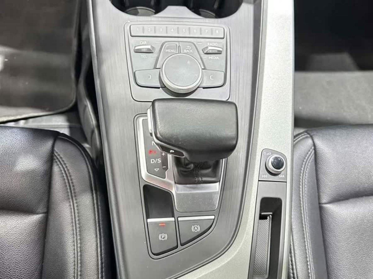 奧迪 奧迪A4L  2017款 40 TFSI 進(jìn)取型圖片