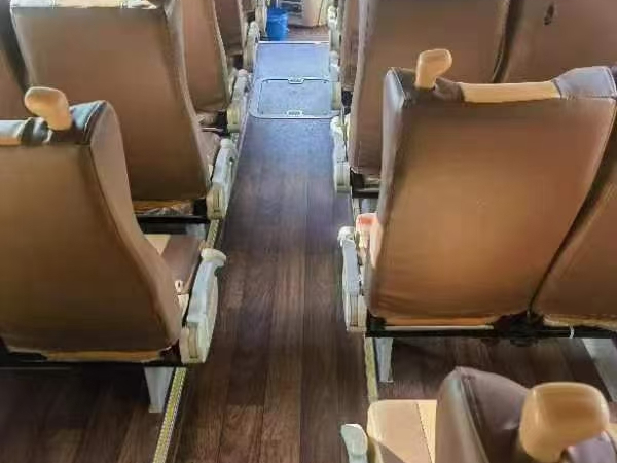 國五34座宇通6816型旅游車圖片