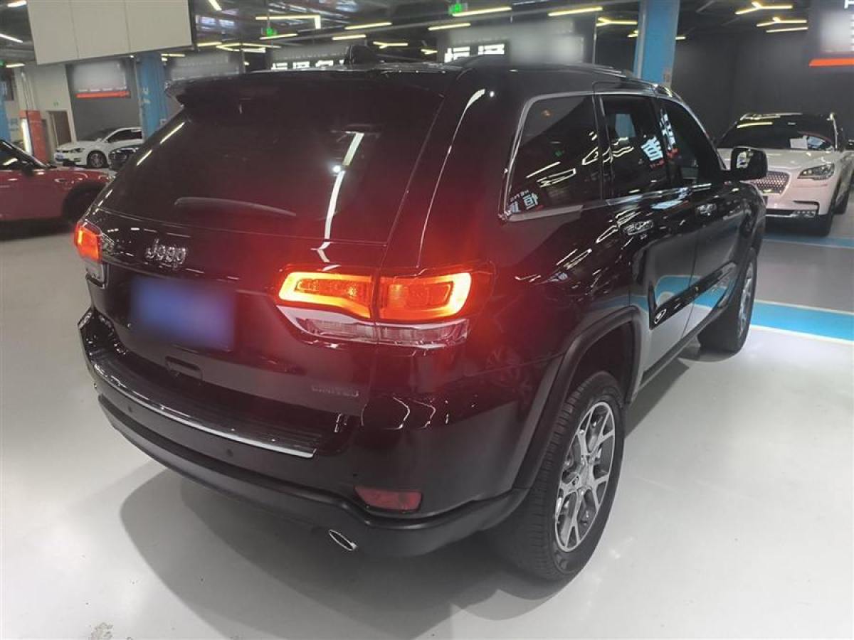 Jeep 大切諾基  2020款 3.0L 精英導(dǎo)航版圖片