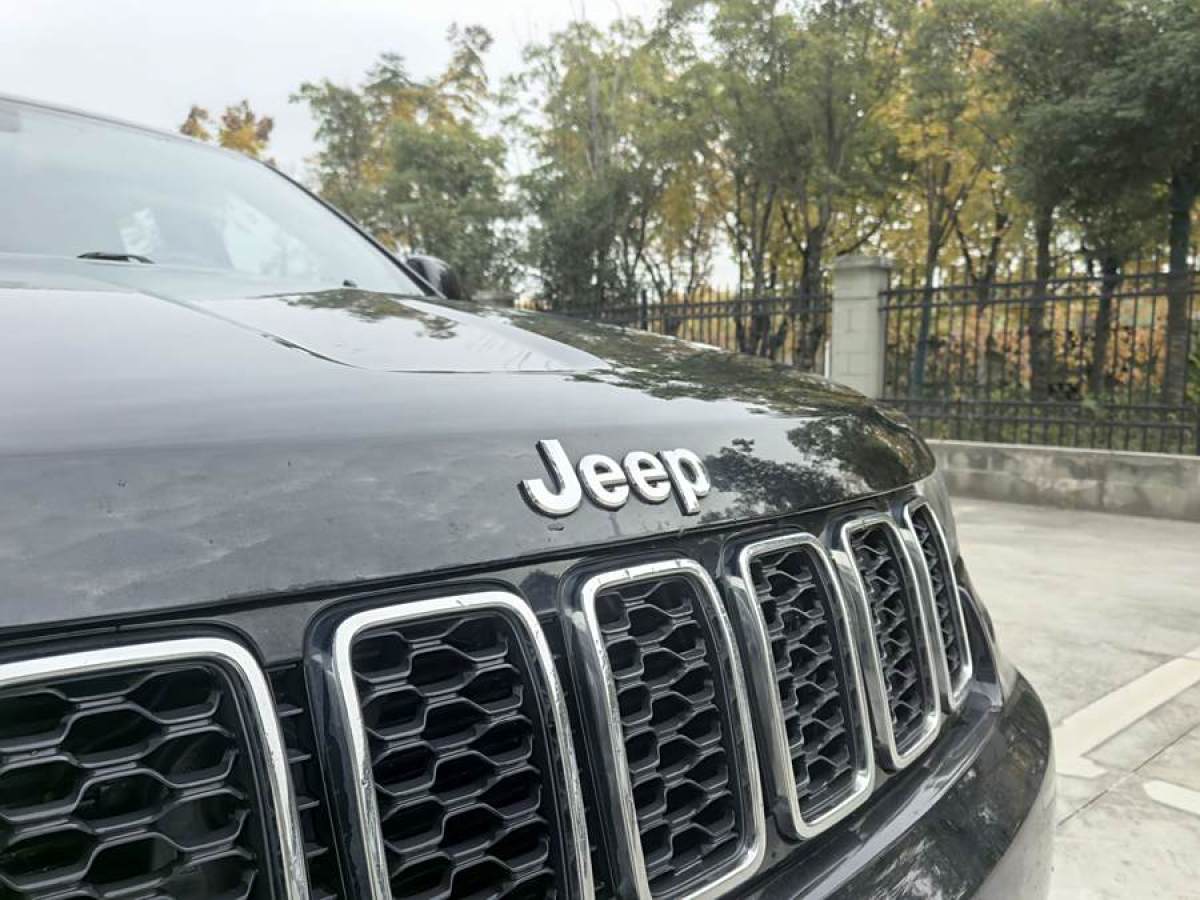 Jeep 大切諾基  2017款 3.6L 精英導(dǎo)航版圖片