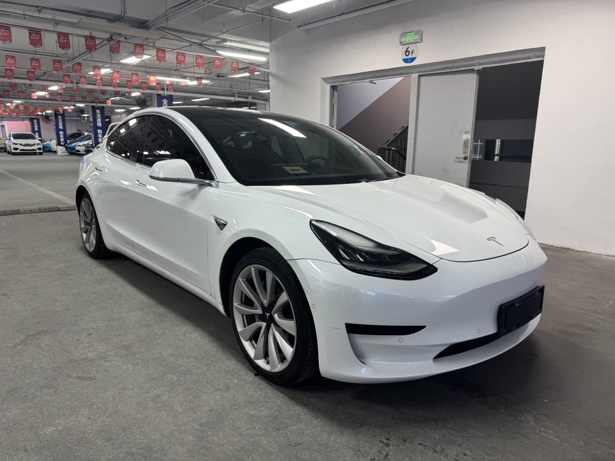 特斯拉 Model 3  2019款 標(biāo)準(zhǔn)續(xù)航后驅(qū)升級(jí)版圖片