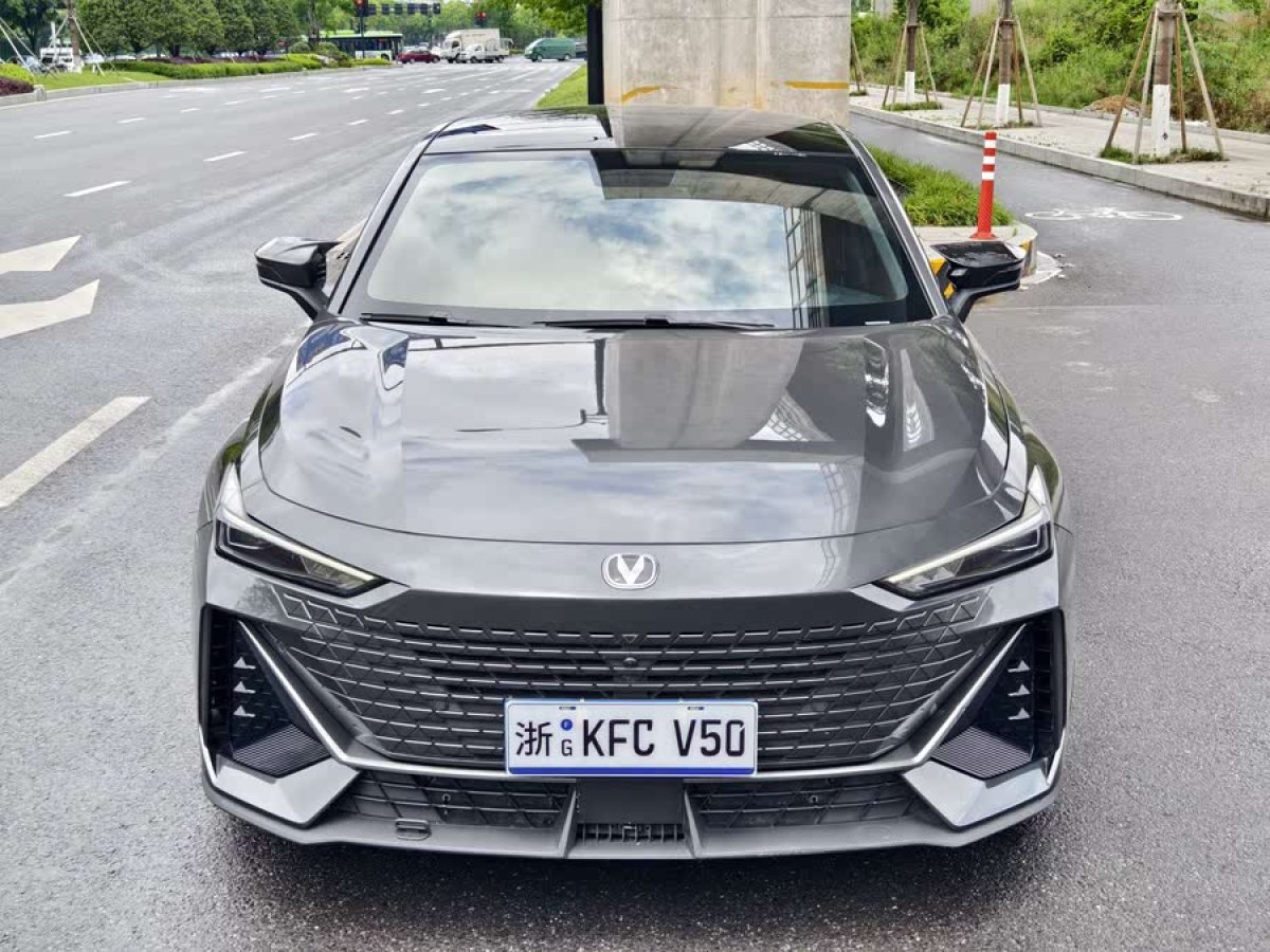 長安 長安UNI-V  2022款 1.5T 尊貴型圖片