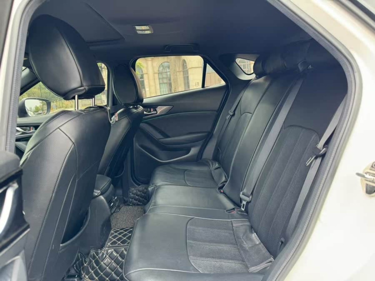 馬自達 CX-4  2020款 2.0L 自動兩驅(qū)藍天探索版圖片