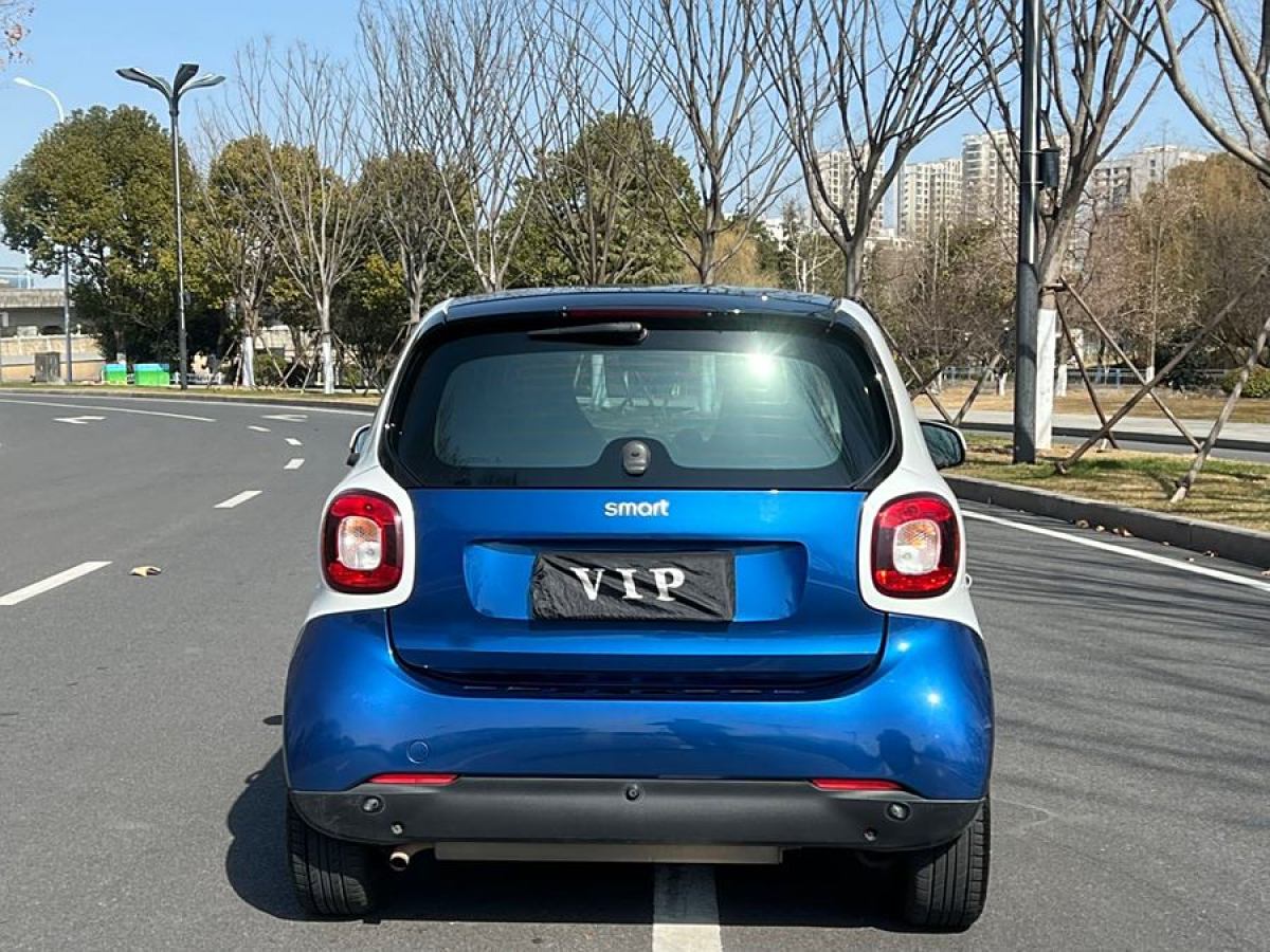 smart fortwo  2016款 0.9T 66千瓦硬頂先鋒版圖片