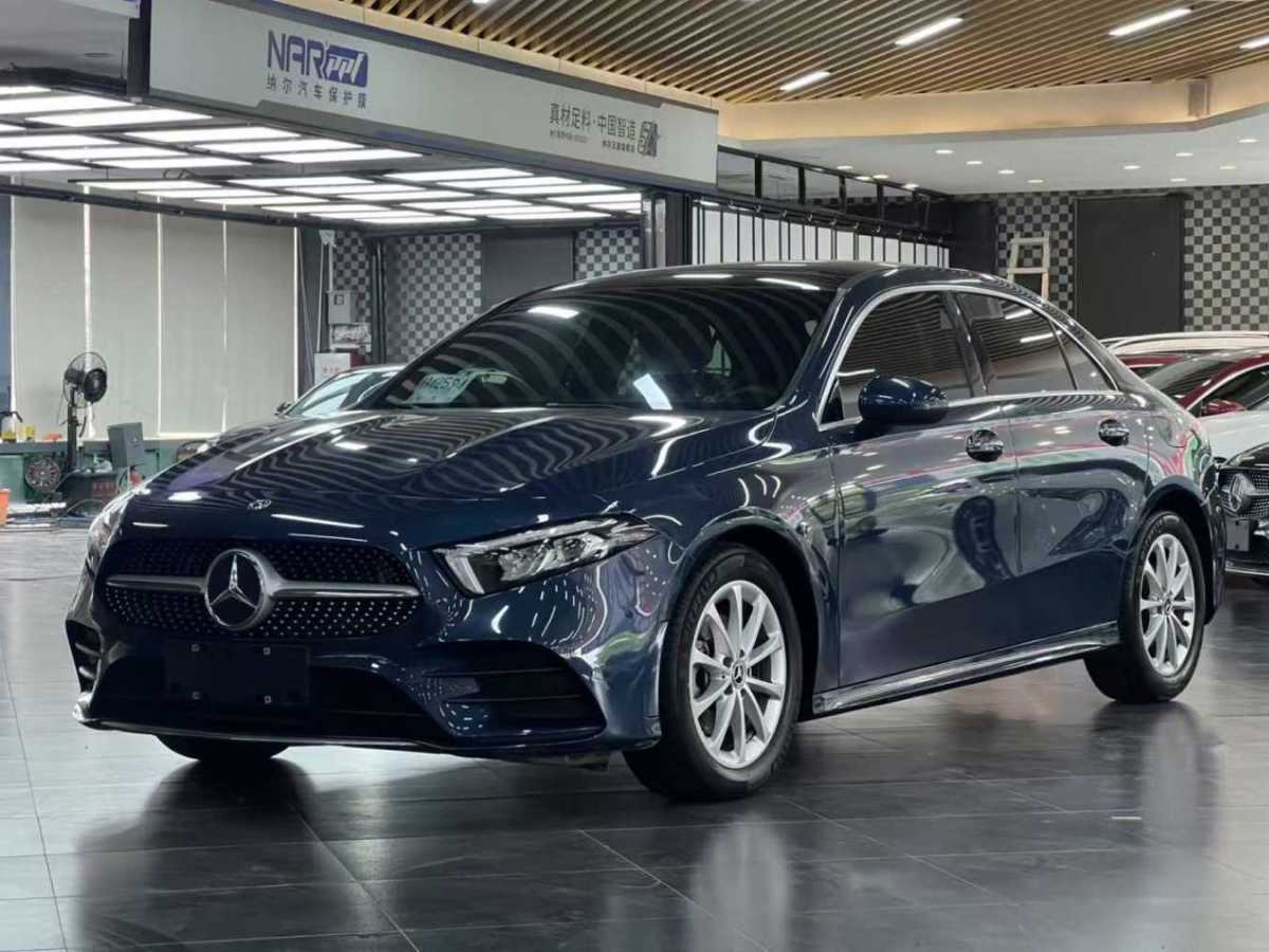 奔馳 奔馳A級(jí)  2019款  改款 A 200 L 運(yùn)動(dòng)轎車圖片