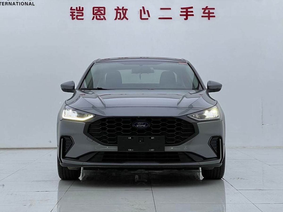 2022年8月福特 福克斯  2022款 三廂 EcoBoost 180 自動(dòng)競速版