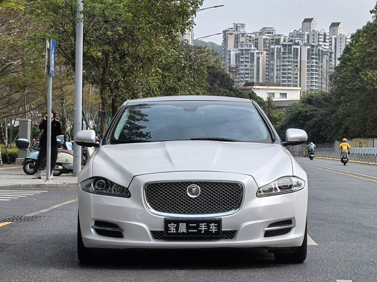 2015年1月捷豹 XJ  2015款 XJL 3.0 SC 兩驅(qū)全景商務(wù)版