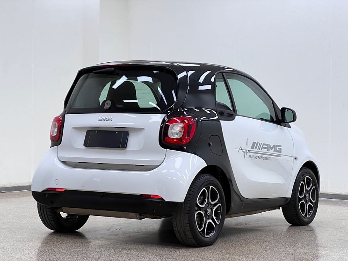 smart fortwo  2019款 0.9T 66千瓦硬頂風(fēng)擎版 國VI圖片