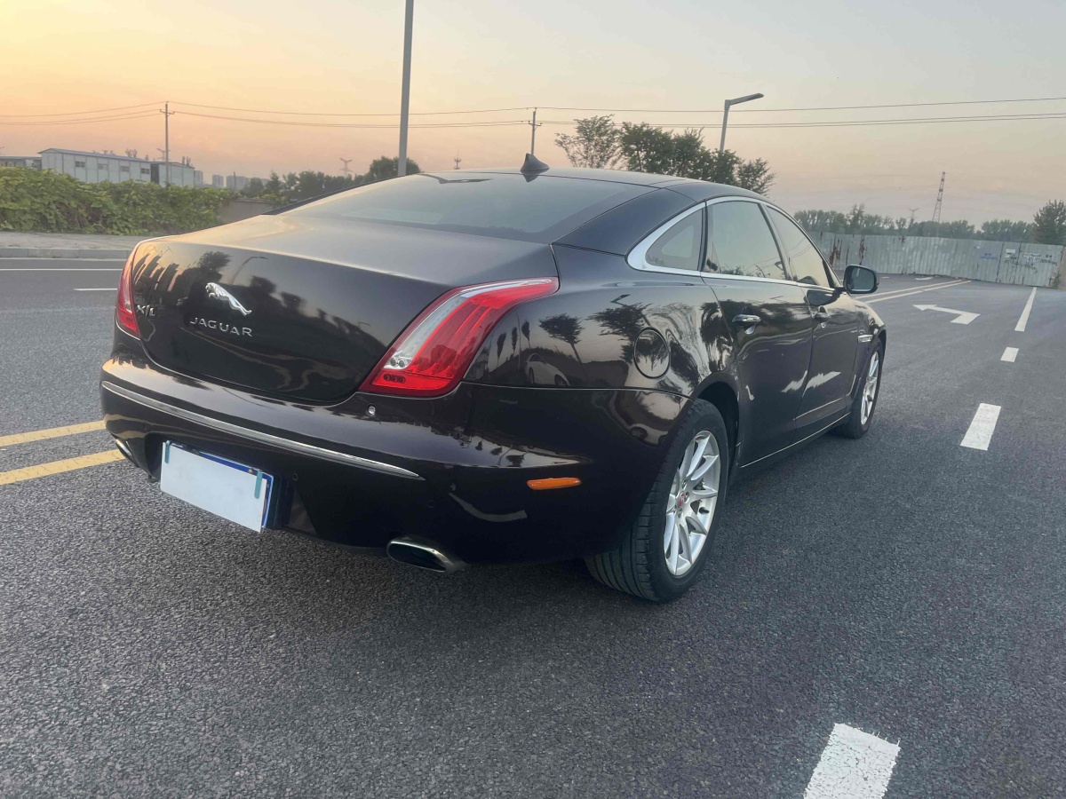 捷豹 XJ  2013款 XJL 2.0T 全景商務(wù)版圖片