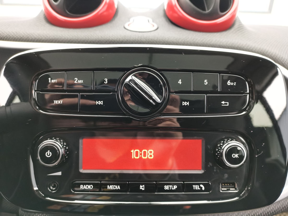 2019年8月smart fortwo  2019款 0.9T 66千瓦硬頂風(fēng)擎版 國VI