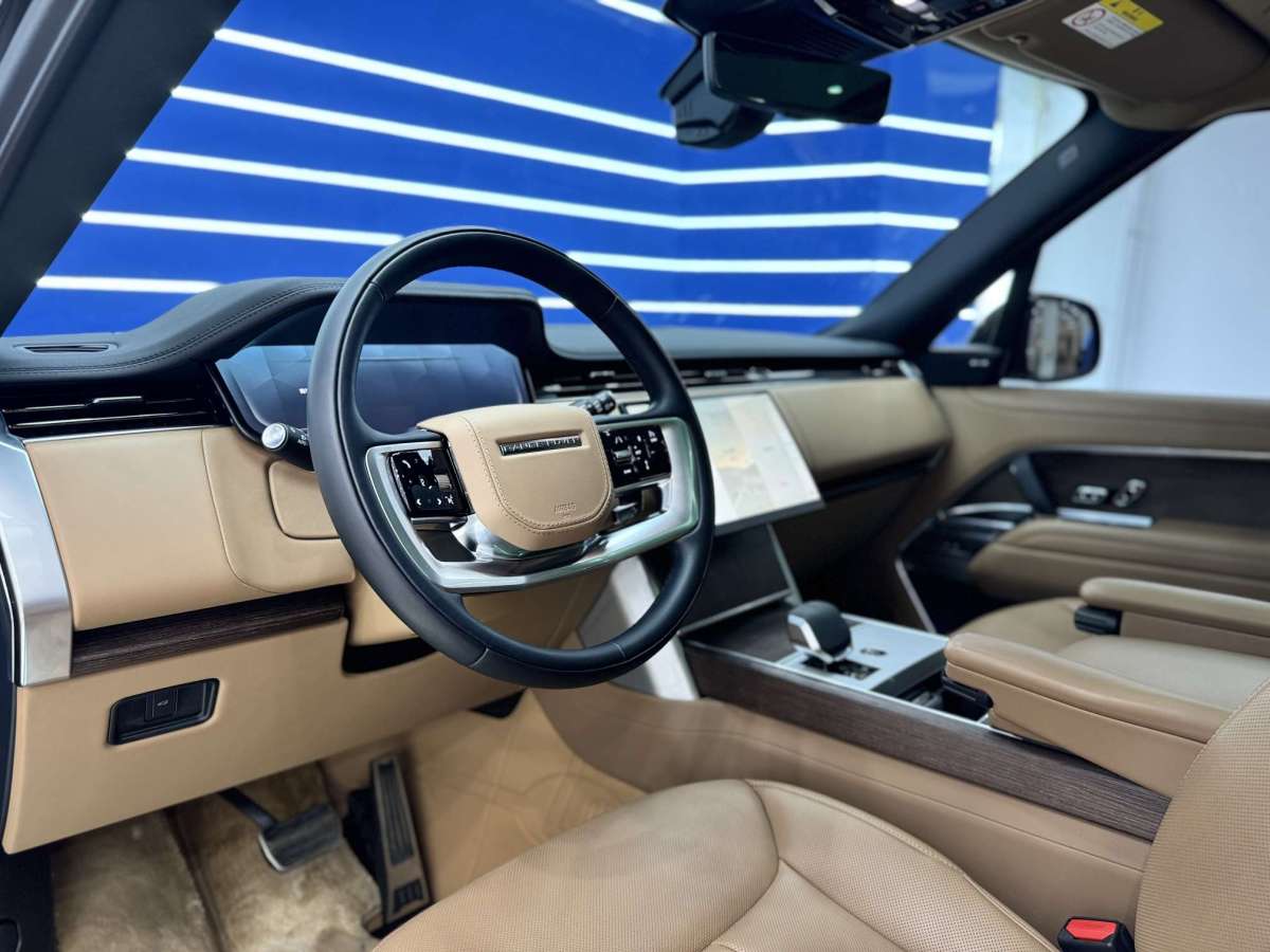 路虎 攬勝  2025款 3.0 L6 400PS 盛世加長(zhǎng)版 七座圖片
