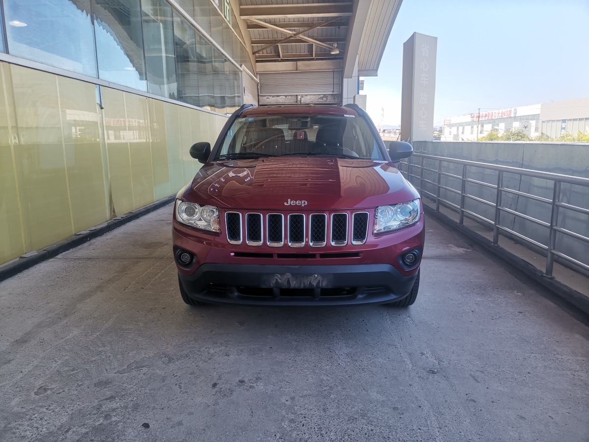 Jeep 指南者  2012款 2.4L 四驅(qū)運動版圖片