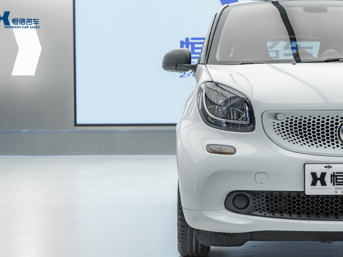 2019年8月smart fortwo  2019款 0.9T 66千瓦硬頂風(fēng)擎版 國(guó)VI