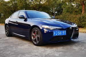 Giulia 阿爾法·羅密歐 2.0T 280HP Black Package黑標(biāo)限量版