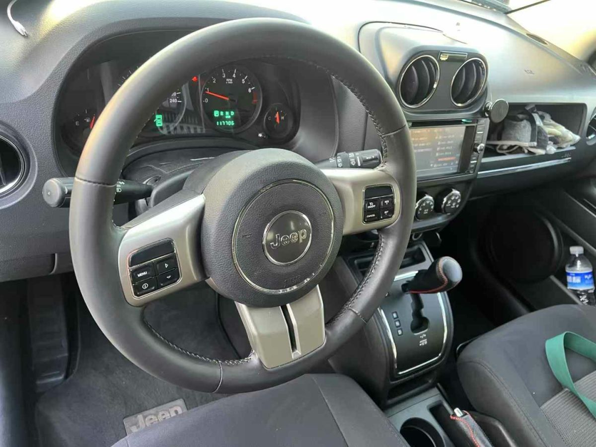 Jeep 指南者  2011款 2.0L 兩驅(qū)運動版圖片