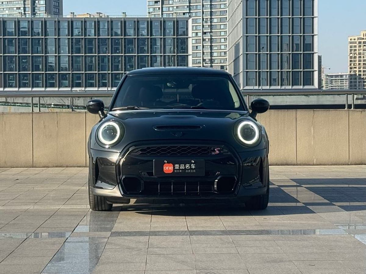 MINI MINI  2023款 改款 2.0T COOPER S 藝術(shù)家圖片