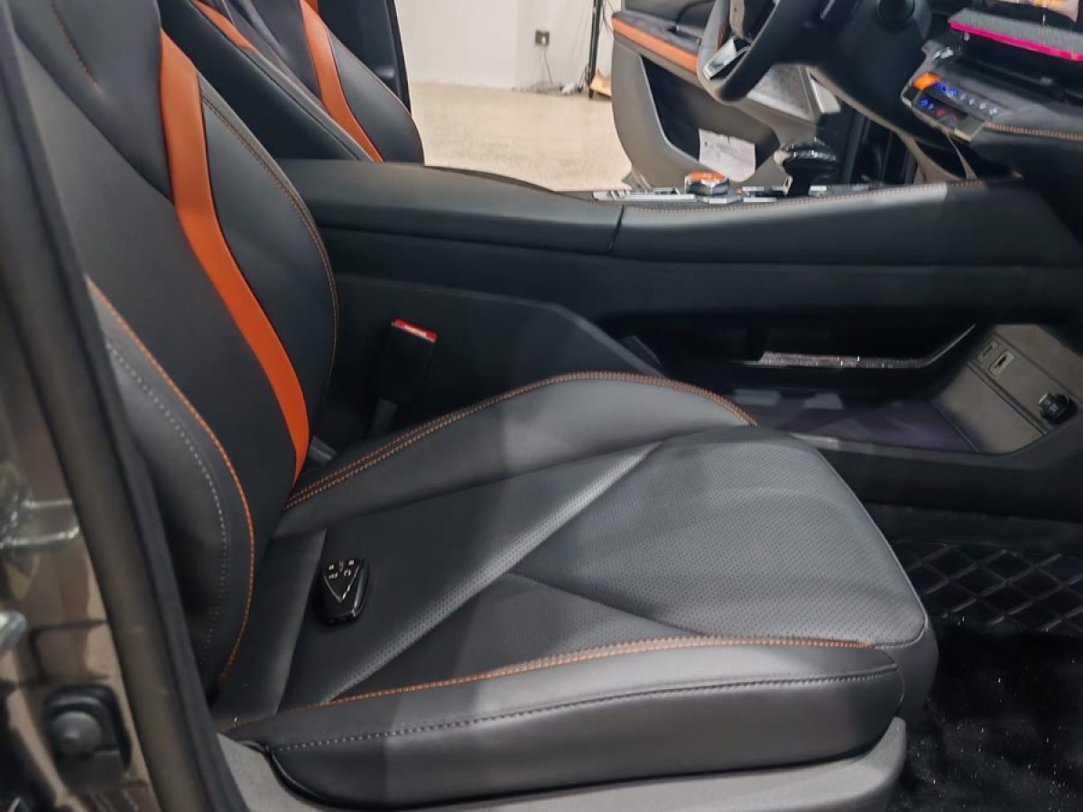 長安 長安UNI-V  2022款 1.5T 運(yùn)動版圖片