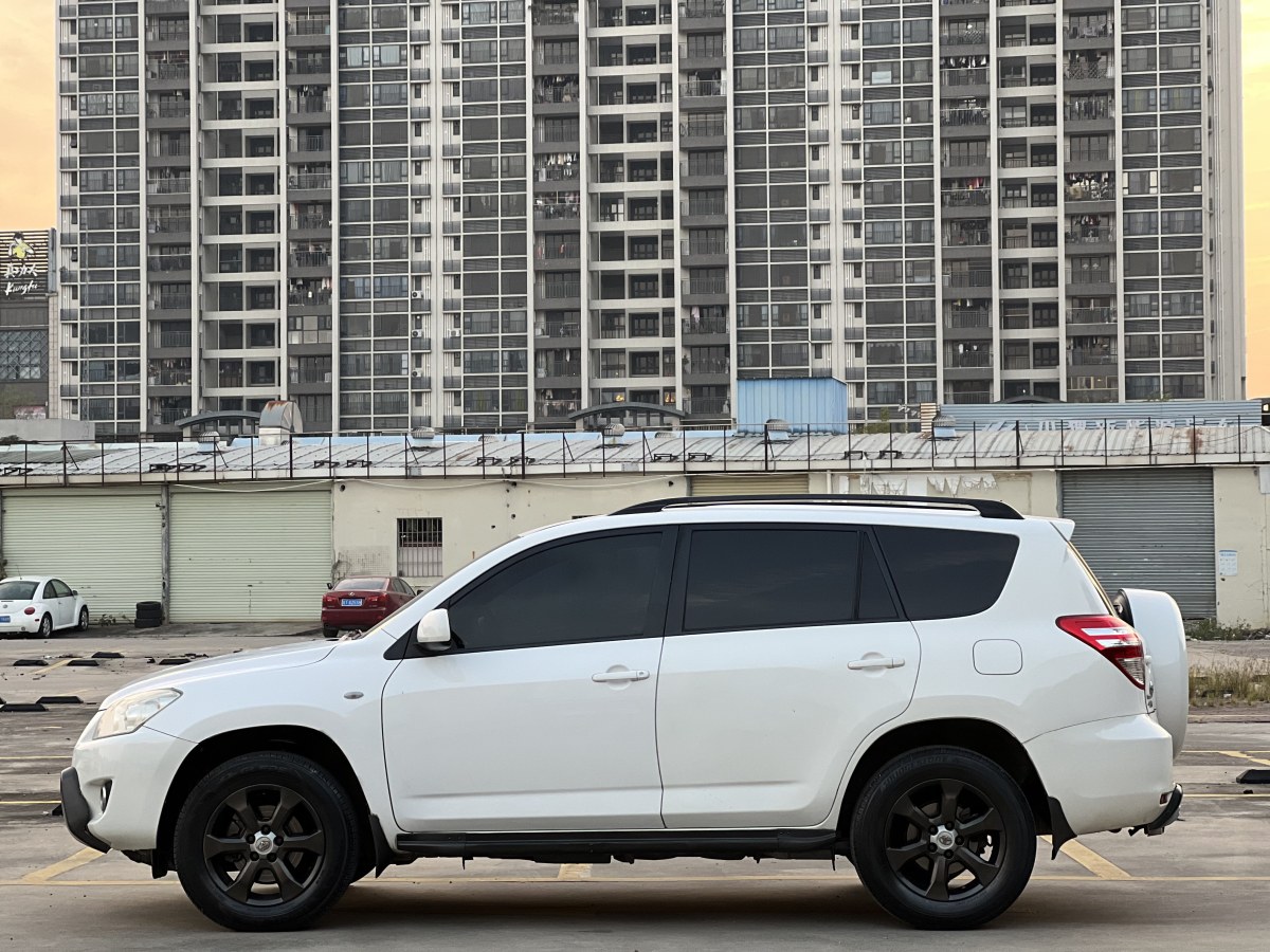 豐田 RAV4  2019款 榮放 2.0L CVT兩驅(qū)先鋒版圖片