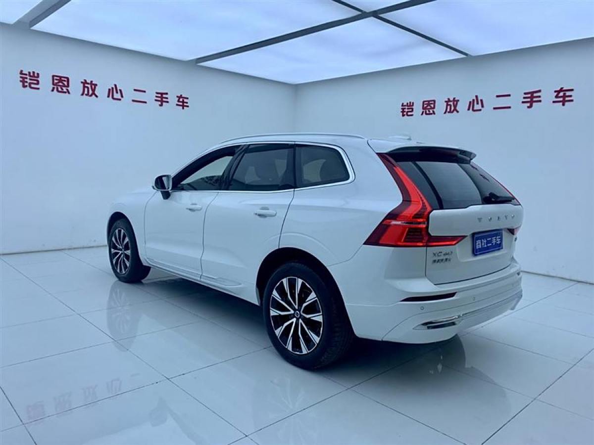 沃爾沃 XC60  2024款 B5 四驅(qū)智遠(yuǎn)豪華版圖片