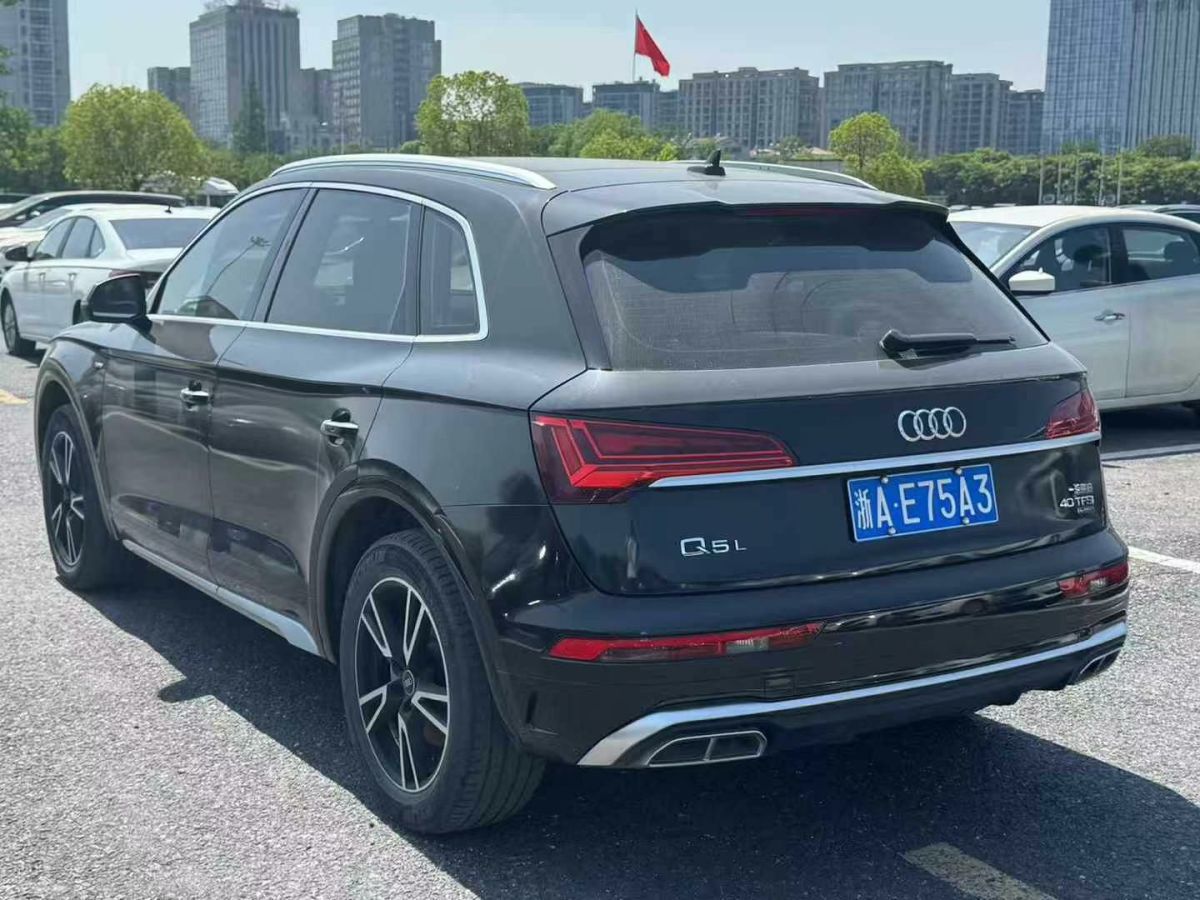 奧迪 奧迪Q5 e-tron  2022款 40 e-tron 星耀型 機甲套裝圖片
