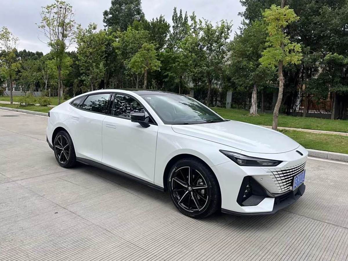 長(zhǎng)安 長(zhǎng)安UNI-V  2022款 1.5T 尊貴型圖片