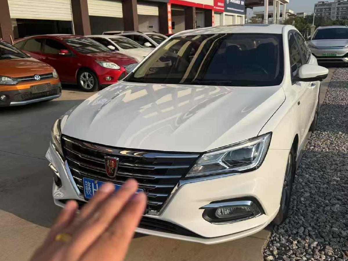 榮威 i5  2019款  1.5L 自動4G互聯(lián)領(lǐng)豪旗艦版圖片