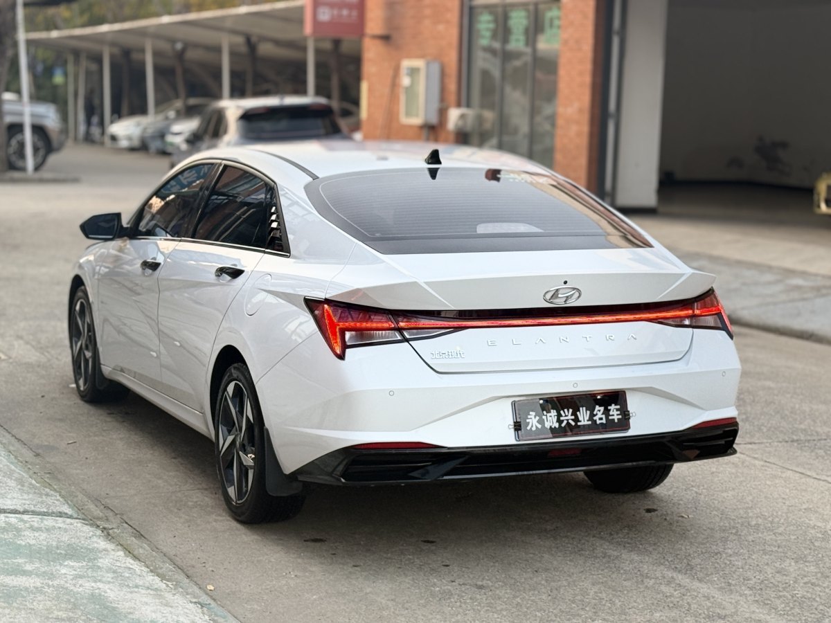 現(xiàn)代 伊蘭特  2022款 1.5L CVT LUX尊貴版圖片