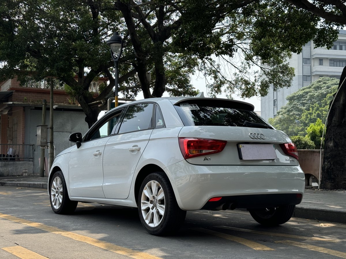 奧迪 奧迪A1  2014款 30 TFSI Sportback時尚型圖片