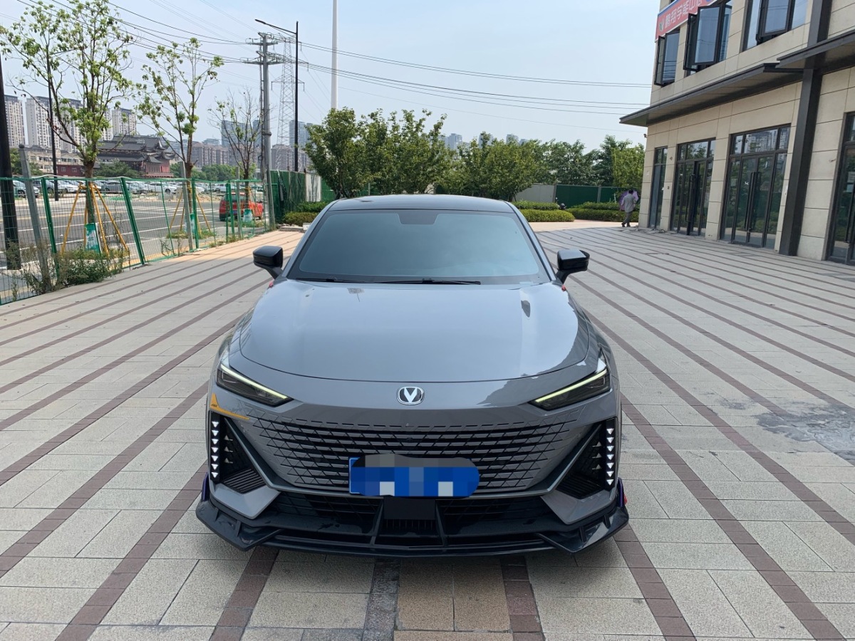 长安 长安UNI-V  2022款 1.5T 尊贵型图片