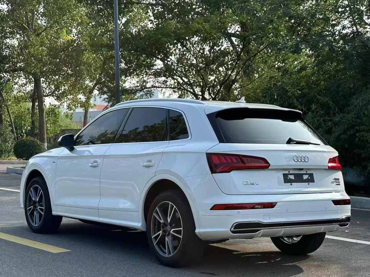 奧迪 奧迪Q3  2019款  35 TFSI 進(jìn)取動(dòng)感型圖片