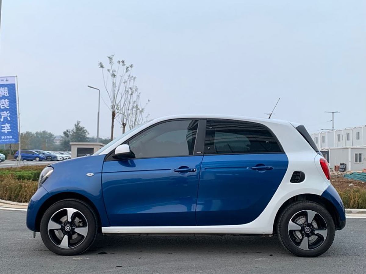 2018年10月smart forfour  2018款 1.0L 52千瓦激情版