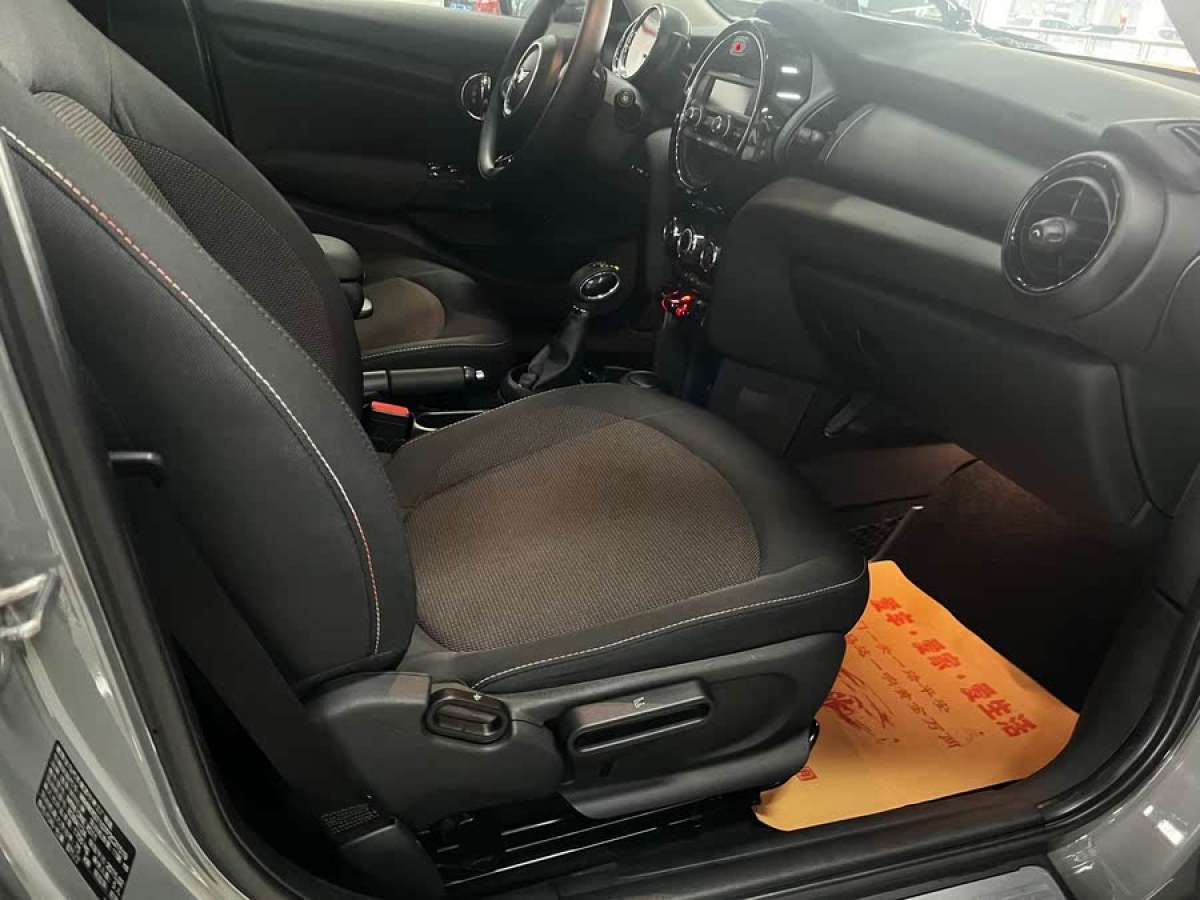MINI MINI  2015款 1.2T ONE 五門版圖片