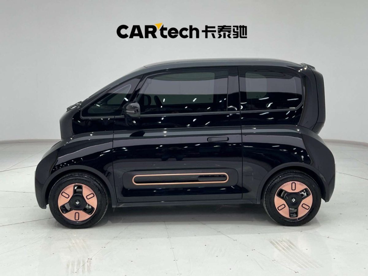 寶駿 寶駿KiWi EV  2022款 藝術(shù)家輕享版 三元鋰圖片