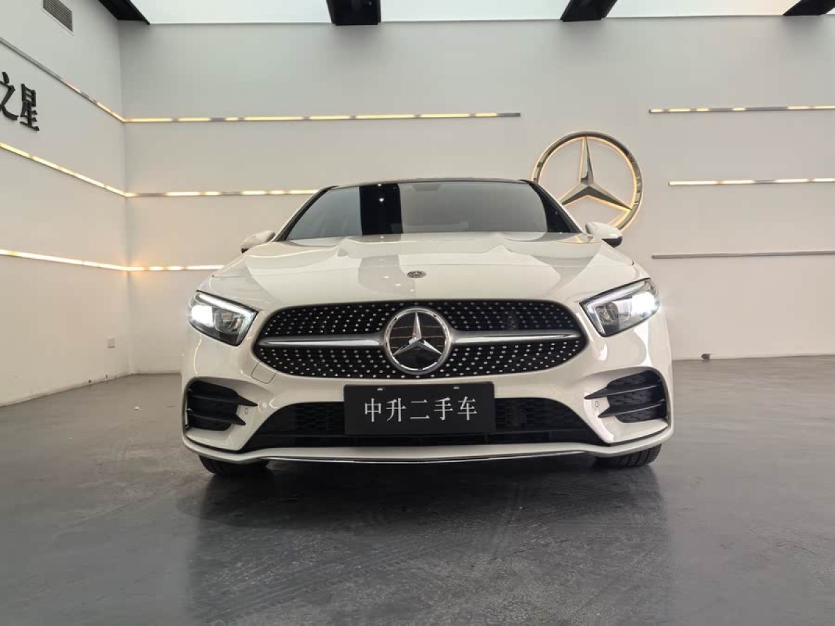奔馳 奔馳A級(jí)  2022款 改款 A 200 L 運(yùn)動(dòng)轎車時(shí)尚型圖片