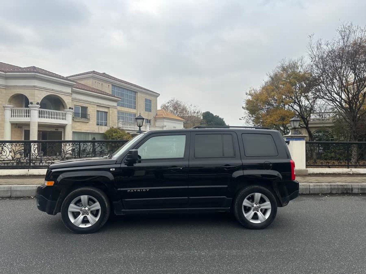 Jeep 自由客  2014款 2.4L 豪華導航版圖片