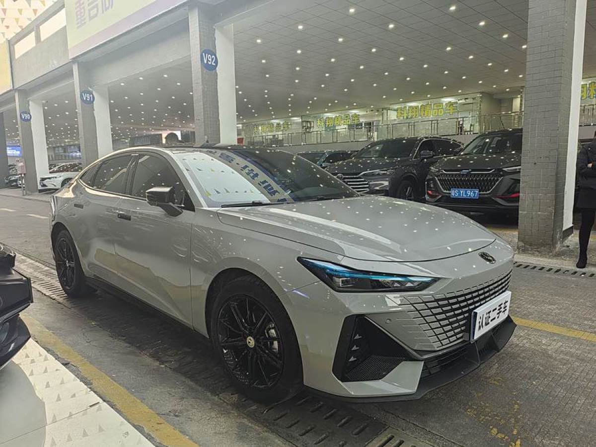 長(zhǎng)安 長(zhǎng)安UNI-V  2023款 1.5T 尊貴型圖片