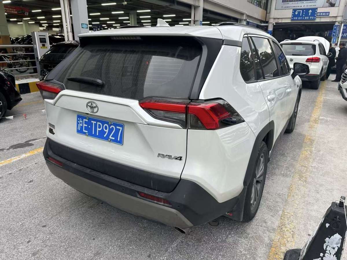 豐田 RAV4榮放  2023款 2.0L CVT兩驅(qū)風(fēng)尚Plus版圖片