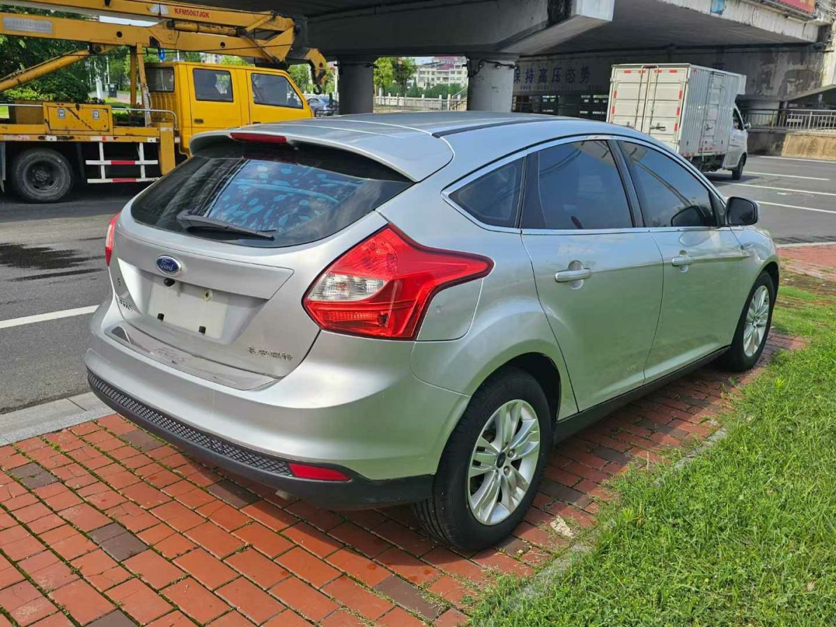 福特 ?？怂? 2015款 三廂 EcoBoost 180 自動(dòng)精英型圖片