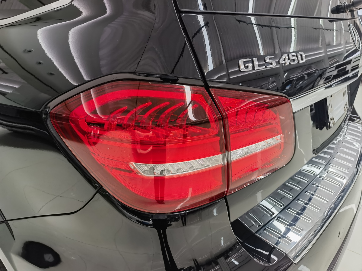 奔驰 奔驰GLS  2023款 改款 GLS 450 4MATIC 时尚型图片