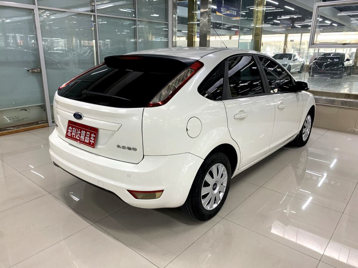 福特 ?？怂? 2013款 兩廂經典 1.8L 自動基本型圖片