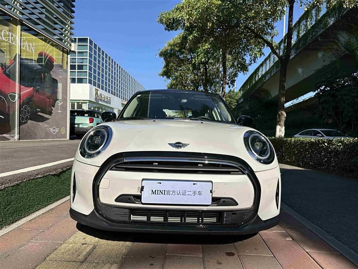 MINI MINI  2023款 改款 1.5T COOPER 藝術(shù)家 五門版圖片