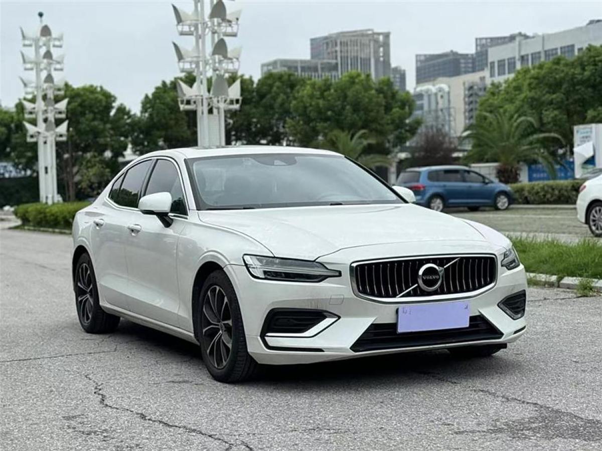 2020年6月沃爾沃 S60L  2020款 T4 智逸豪華版