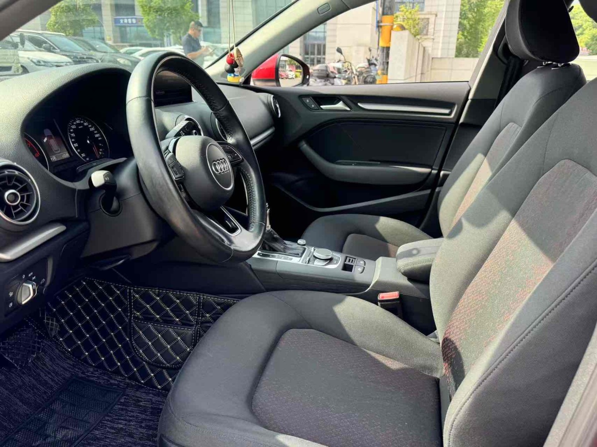 奧迪 奧迪A3  2018款 30周年年型 Sportback 35 TFSI 進(jìn)取型圖片