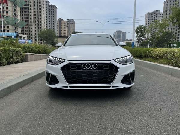 奥迪 奥迪A4  2021款 Avant 先锋派 40 TFSI 时尚动感型